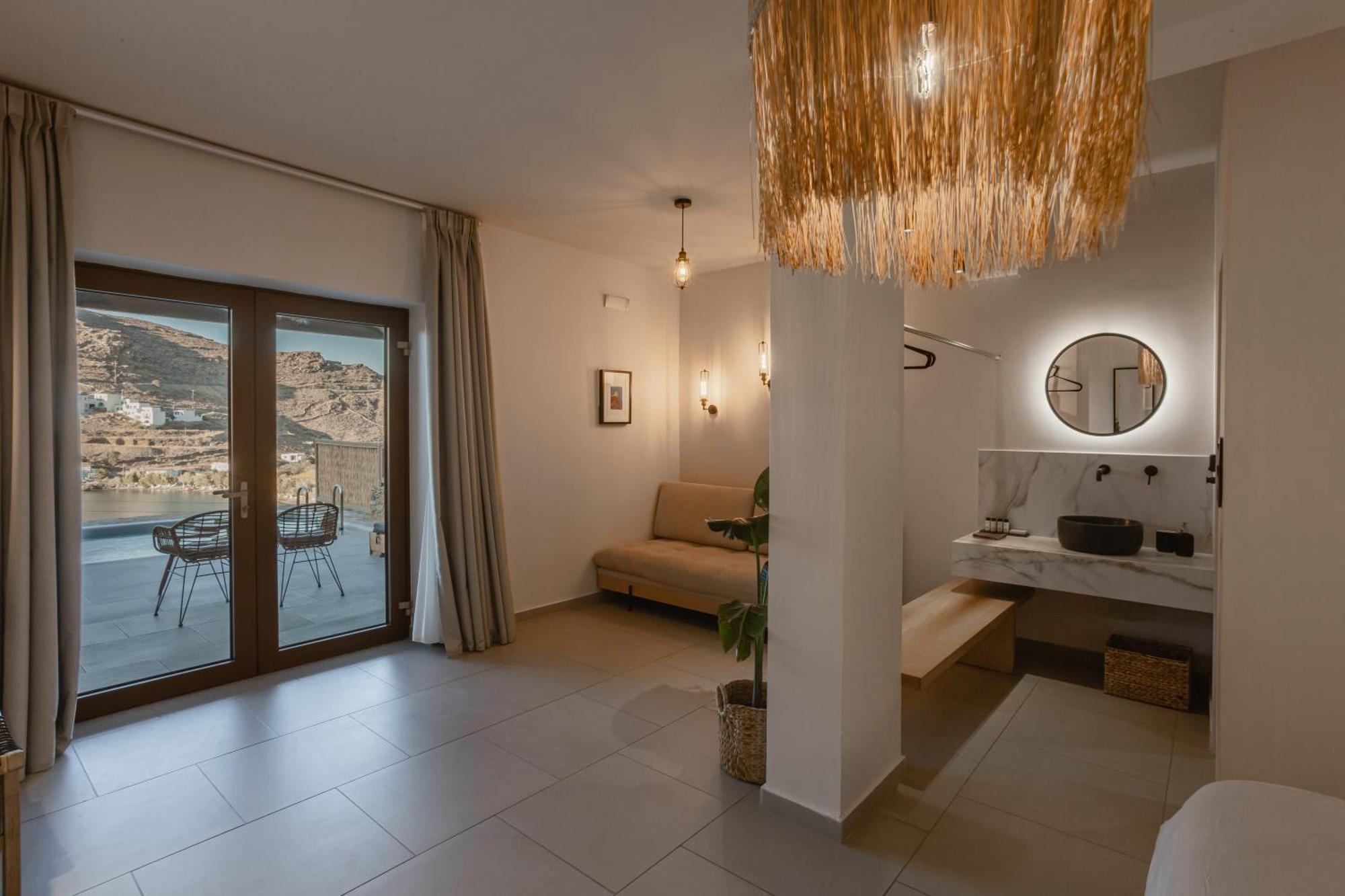 Amal Kythnos Suites מראה חיצוני תמונה
