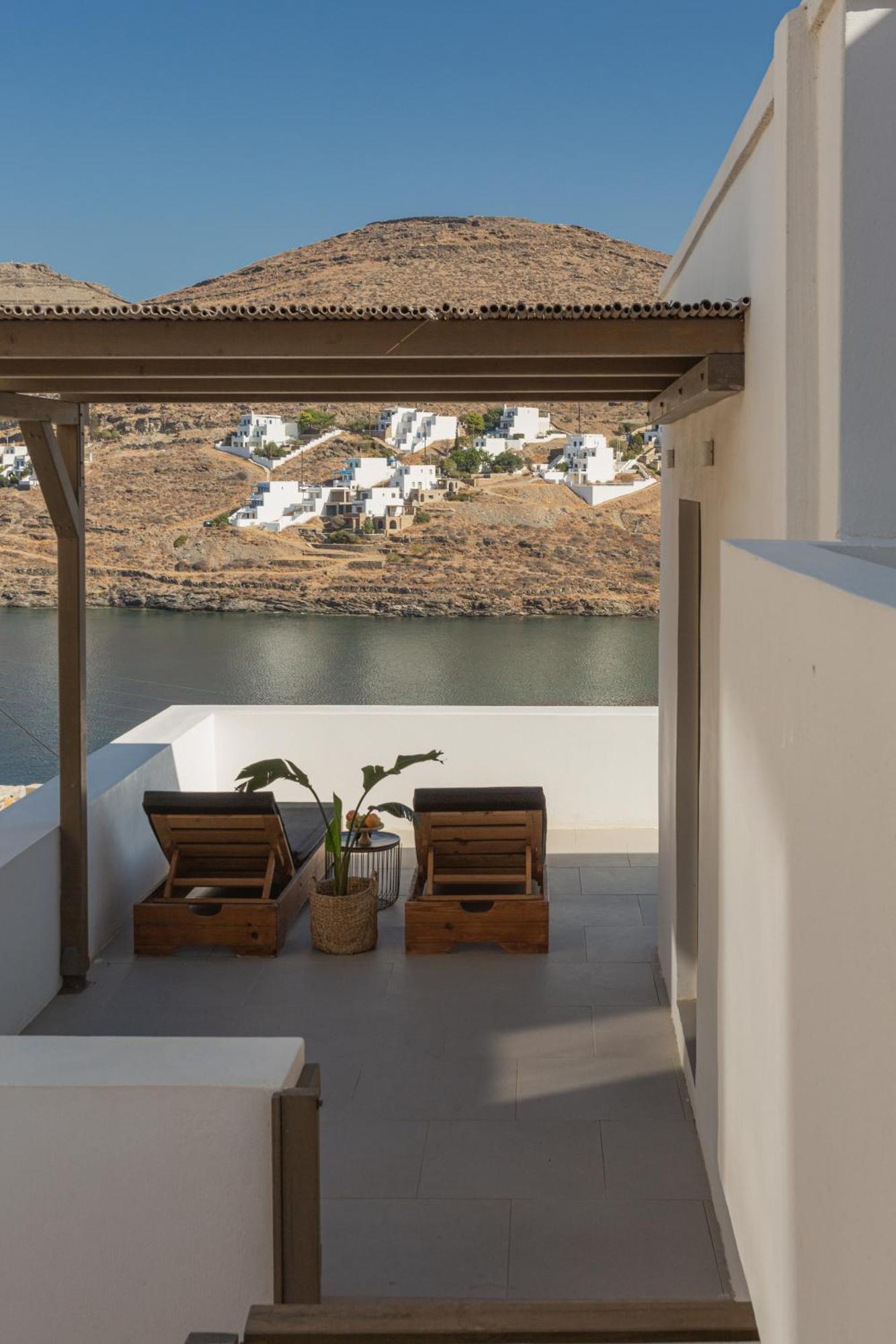 Amal Kythnos Suites מראה חיצוני תמונה